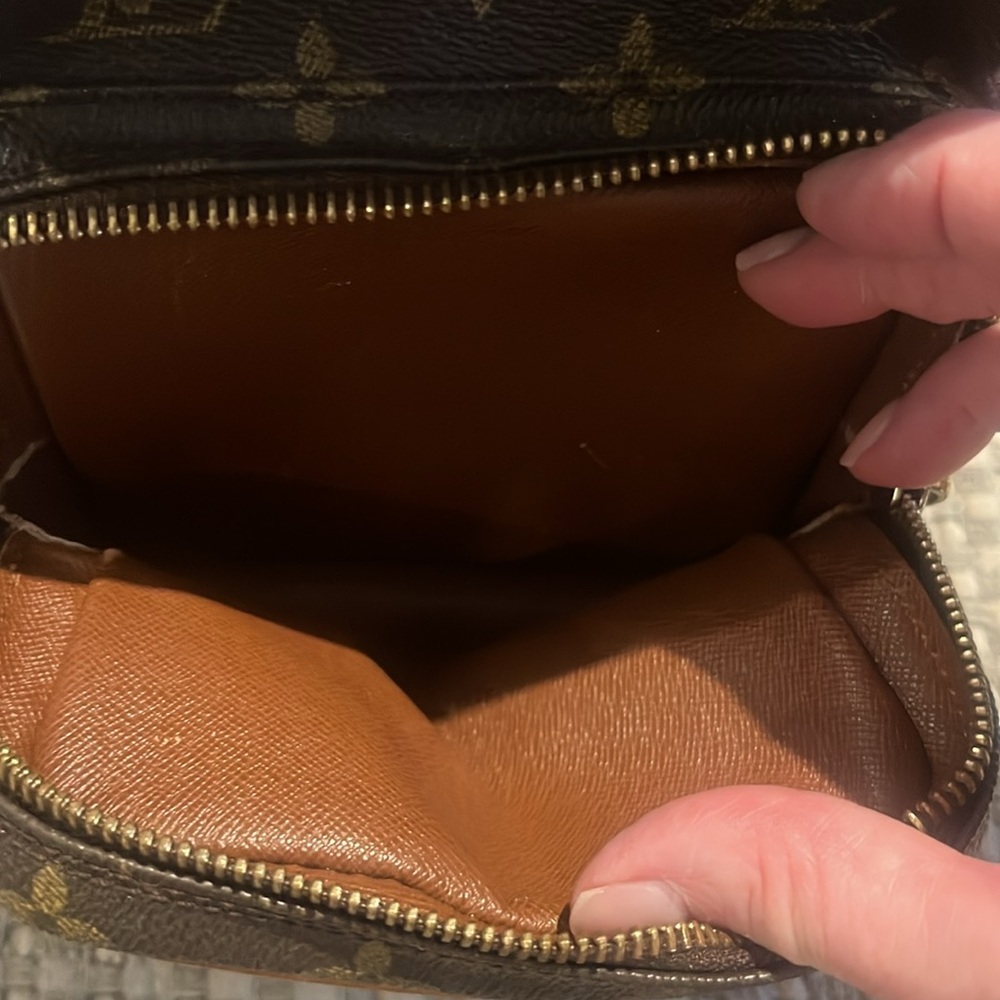 Louis Vuitton Crossbody - Picture 4 of 6